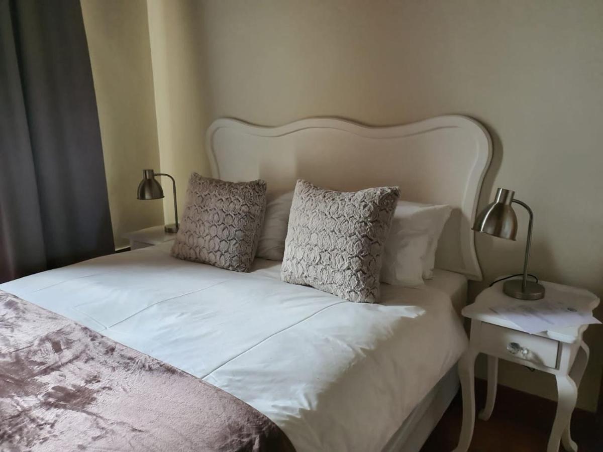 Monte Rosa Guesthouse Роусънвил Екстериор снимка